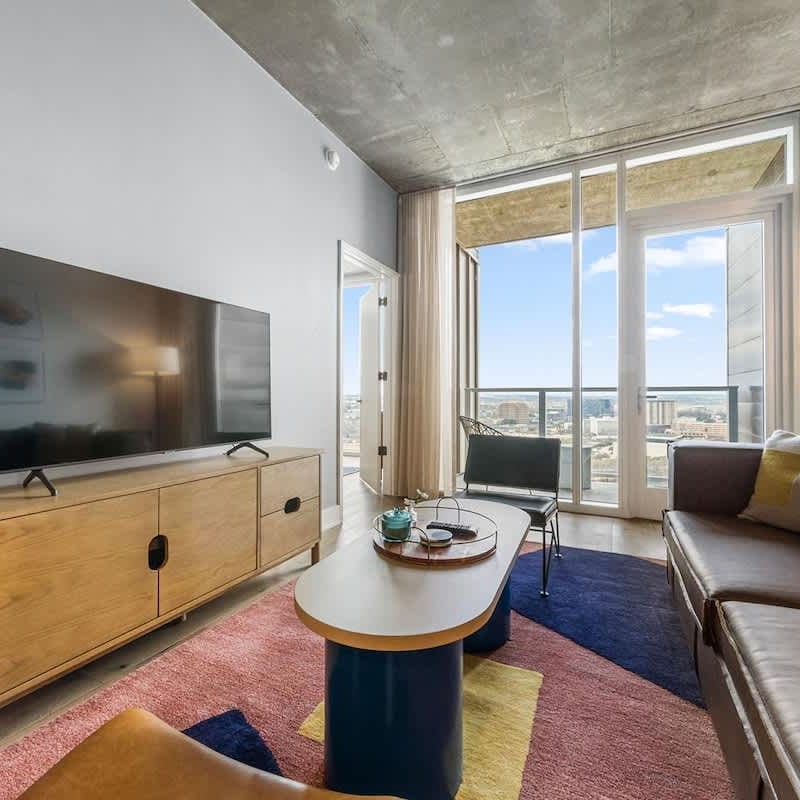 Luxury Rainey High-Rise | Rooftop Pool & Gym