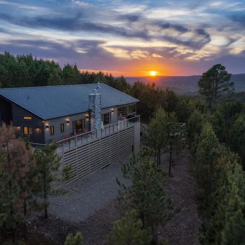 Broken Bow Cabin: Hot Tub, Fire Pit & Mountain Views