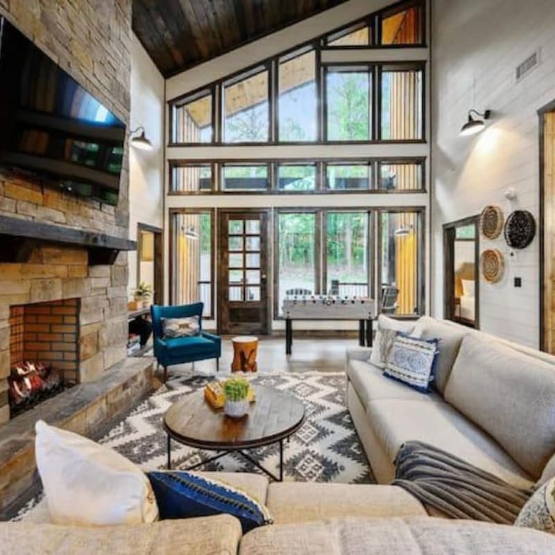 Luxury 4-BR Cabin | Hot Tub & Fire Pit | Near Town