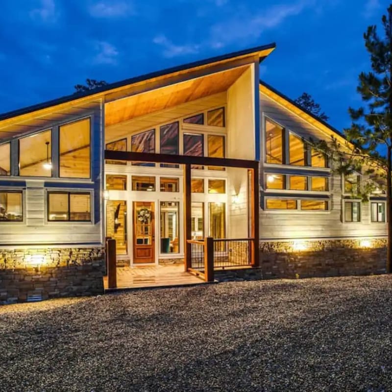 Broken Bow Getaway: Hot Tub, Fire Pit & Games!